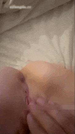 【我在我家里胸是最小的那个，我姑姑和我妹妹比我还要大！】你一下子掏出来差点没有亮瞎我的狗眼怎么会有这么大的胸！ #少妇 #自拍 #口交