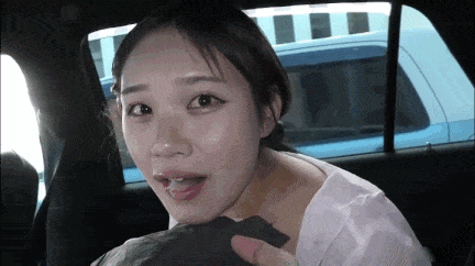 【如沐春风初恋的感觉】超级清纯的可爱妹子，车里口交吞精，近距离拍摄口交，最后精液含在嘴巴里半天才吐出来！ #完美露脸 #极品颜值 #口交深喉-第2张图片-萌站