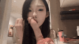【短视频品鉴】抖音超美反差博主 妮子roo8888s 假吊插嫩逼露脸自慰，这颜值和身材确实顶-第4张图片-萌站