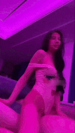 【你干嘛非让我射你嘴里啊？】母狗一个劲想让主人往自己嘴里射，口交半天换手撸能射快点，这男主完全被榨干了！ #美足 #完美露脸-第2张图片-萌站