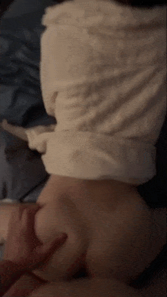 【美乳口交】姐姐的小洞真的是一天不插就不直溜！明知道我在外面配女友庆生，还明目张胆的发自慰视频给我看，留言我让我快点回去操她，差点被女友发现了！看着她喷了一床的水，我按捺不住顾不上女友生气，连忙跑回家直捣黄龙姐姐的小穴！ #国产-第2张图片-萌站