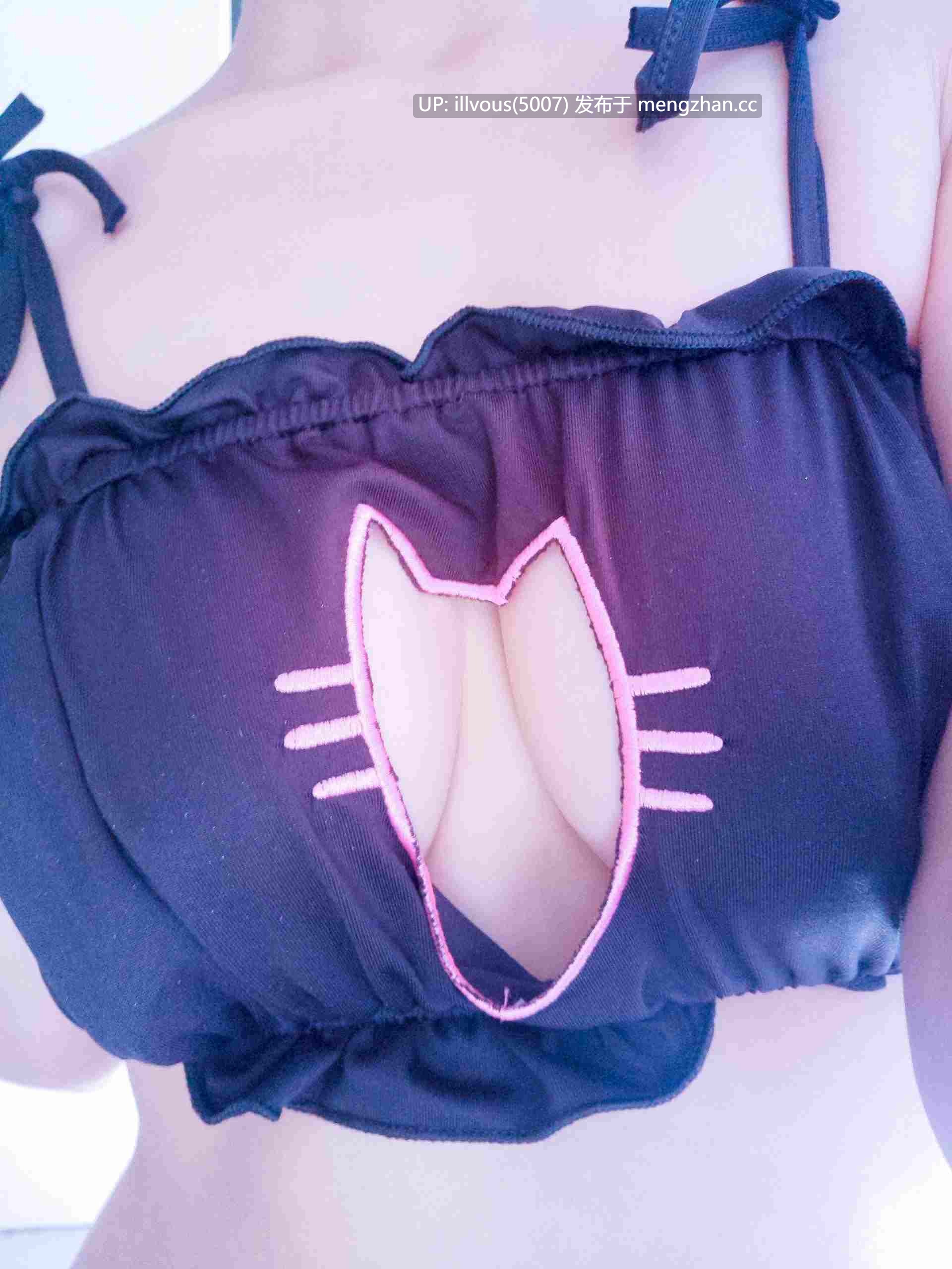 玉足镜颜欢  猫仆 网袜    标签 #玉足 #COS #网袜 -第5张图片-萌站
