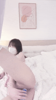 抖音萌妹【草莓宝宝】裸舞 道具自慰 双女互搞 定制大尺度会议 合集-第4张图片-萌站