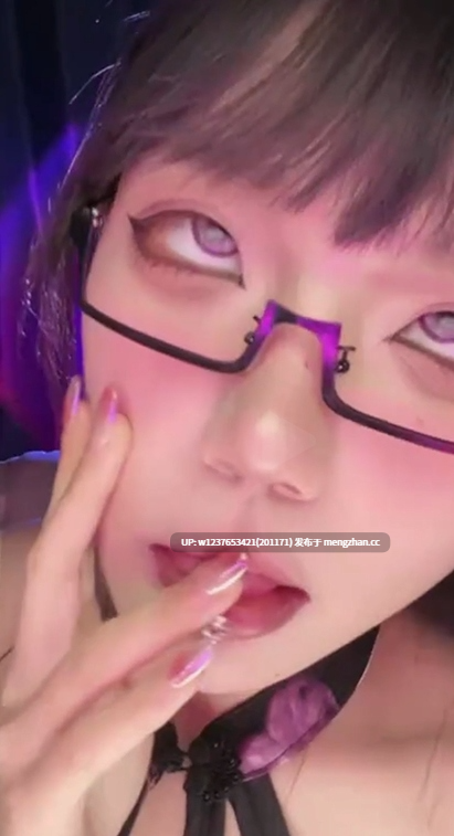 阿黑颜盯榨挑战系列:卧室嫩蝶~黑丝少萝魅惑吐舌,美瞳质感很棒!【1V-251M】-第8张图片-萌站 阿黑颜盯榨挑战系列:卧室嫩蝶~黑丝少萝魅惑吐舌,美瞳质感很棒!【1V-251M】-第8张图片-萌站
