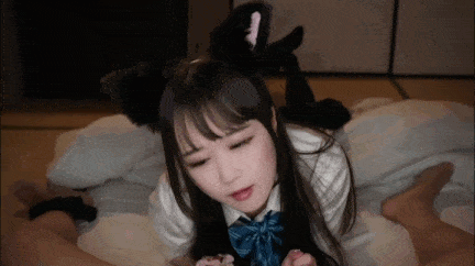 【女生逼瘾犯了真可怕】猫系女友大半夜不睡觉发春，抓住鸡巴就要吃，还主动上位骑乘，无奈之下只好把她喂饱才消停！ 推荐指数：⭐️⭐️⭐️⭐️ #中出 #潮吹 #骑乘位-第2张图片-萌站