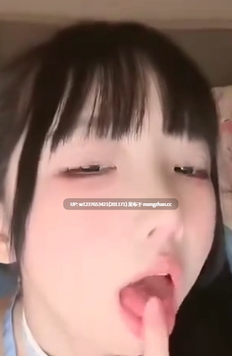 阿黑颜盯榨挑战系列：佐佐酱~可爱萝莉自慰定制，掐脖高潮脸【6V-1G】-第3张图片-萌站
