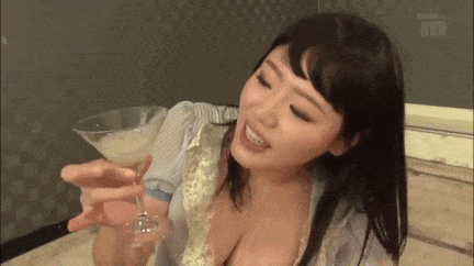 【NTR热门推荐】中国话最好的前日本退役女优节目自述，自曝片场辛酸往事，曾被导演要求拿盆喝下100人的精液，一个人5克100个人就是一斤啊，还被要求必须嗦完每一根鸡巴，真变态！老师也确实敬业！推荐指数：⭐️⭐️⭐️ #少妇 #美腿-第3张图片-萌站