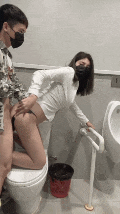 户外露出男厕啪啪，长腿翘臀女神在大鸡巴下姿意承欢  #露出 #少女 #白虎