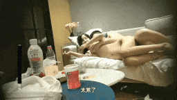 甜妹御姐牛仔裤第三部，吊钟美乳沙发摇-第2张图片-萌站