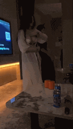【商K别拍照啊！玩归玩闹归闹，大哥你可别拍照】商K里醉一醉忧愁烦恼全没有！瞧瞧商K里的高端骚鸡如何被大佬狠操拿捏，各色浪货风骚入骨，床上比比都浪荡成性！#口交 #骑乘 #美腿-第2张图片-萌站
