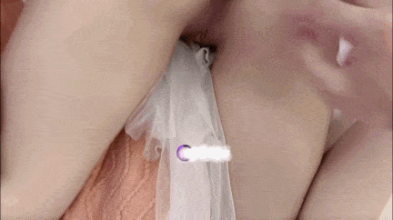 【我好看嘛？好看  那你怎么哭了？因为我的萝莉母狗要嫁人了😭！】萝莉表妹快要嫁人了，我今天去要去试婚纱你可以跟我一起来嘛？我怕我们以后见不到了！试婚纱试到一半情绪奔溃直接当然给她上了，怕以后草不到了还三洞齐开！你身上的每一个洞我都要内射一次！