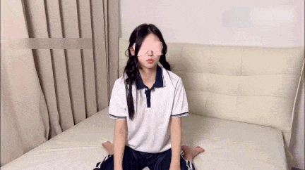 【狂干超极品一线天白虎女大学生妹！】年轻真会玩，还整上捆绑了，妹子颜值真高啊，看着巨清纯，还是个敏感体质，被草的时候还不停的发抖抽搐，白虎小穴都被草的有点肿了！精品！ #要干就干清纯大学生