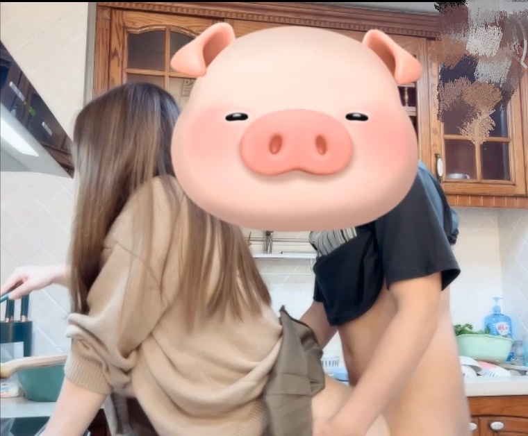 [海角社区](丰乳肥臀的姐姐)巨乳姐姐，爸妈不再家，跟姐姐肆无忌惮的做爱，从厨房做到卧室炮火响了一夜-第4张图片-萌站