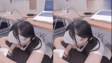 #推荐用VR眼镜看更能体验身临其境哦！】双马尾萝莉上班特意套开裆裤，随时翘臀求操。办公室里母狗跪地，淫穴直喷汁水，后入猛捅直达花心。扭腰摇臀吞吐肉棒，浪叫连连喷潮不止。紧致骚逼夹得死死，抽插间汁水四溅，屁股红肿还求加力狠干。翘腿张开露粉嫩菊花，轮番爆插双穴狂泄淫液。贱货上班就发情，趴桌子上撅高臀部，肉棒直捣黄龙狂抽数百下，内射满溢白浊顺腿淌落。母狗爽翻天，瘫软桌边还舔棒清理残精，随时准备下一轮猛肏。-第3张图片-萌站