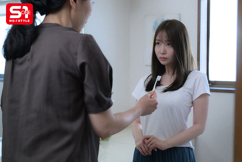セクハラ義父、意地悪な姑、マザコン夫…結婚ガチャに大外れした巨乳若妻が三者択一ですがったのはキモい義父との粘着性交 夢乃あいか 生写真3枚セット