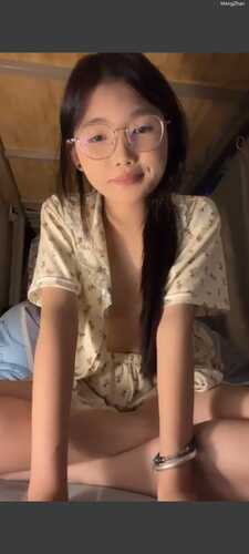 反差婊宿舍直播自慰与网友对话如流视频无水印