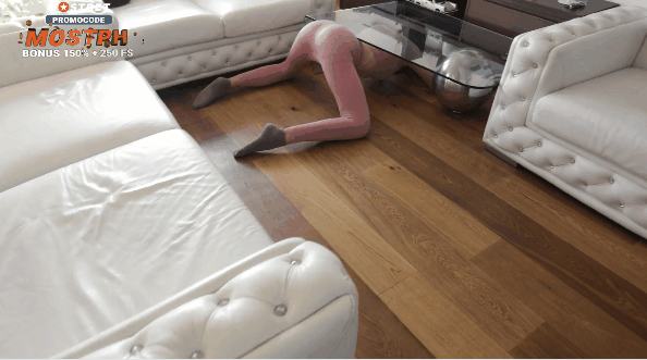 笨拙的妹子总被卡住