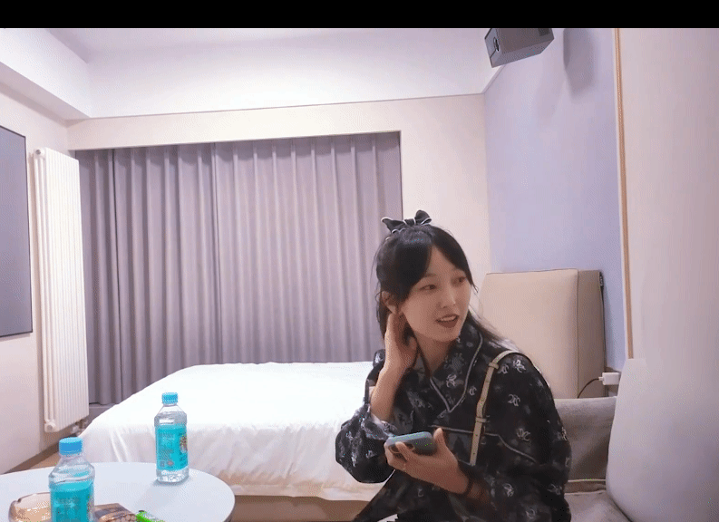 M21-417 约炮极品外围，长相甜美性格腼腆，小穴特别紧，在床上极度反差骚浪