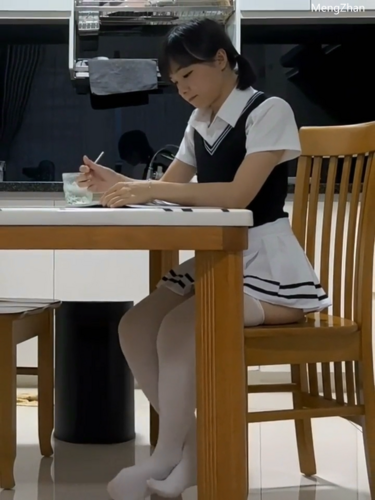 白丝幼小强制入