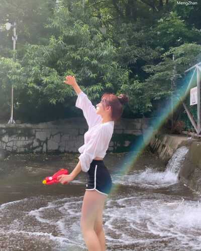 【极品反差婊】神仙颜值 粉嫩逼逼 紫薇抠逼，骑马驰骋，如此佳人，若能共赴云雨，简直做鬼也风流